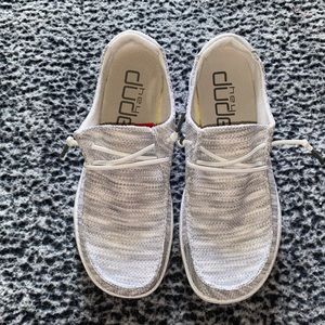 Woman’s HeyDudes Size 8